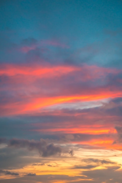 Nuvem do céu cinematográfico Céu natural bonito e cinematográfico fundo de textura do pôr do sol