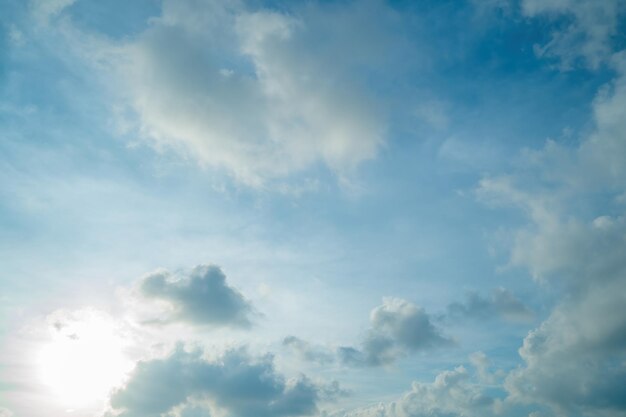 Nuvem do céu cinematográfico Céu natural bonito e cinematográfico fundo de textura do pôr do sol