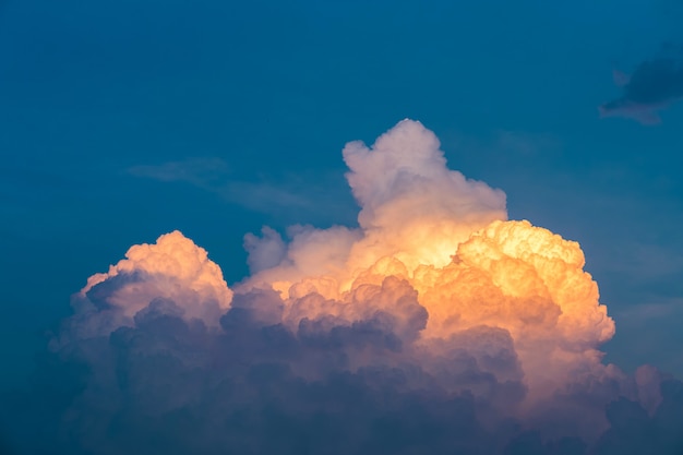 Nuvens ao pôr do sol