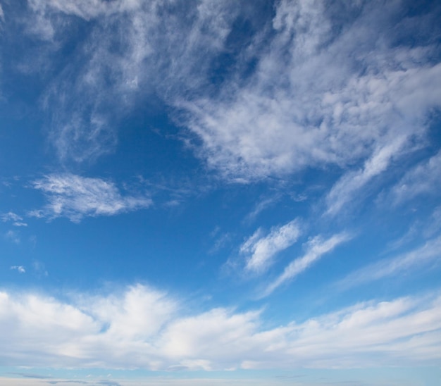 nuvens brancas