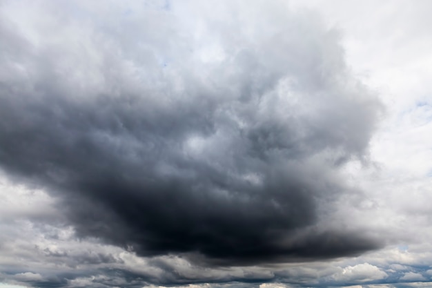 Nuvens cinzentas