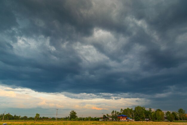 nuvens de chuva e tempestade