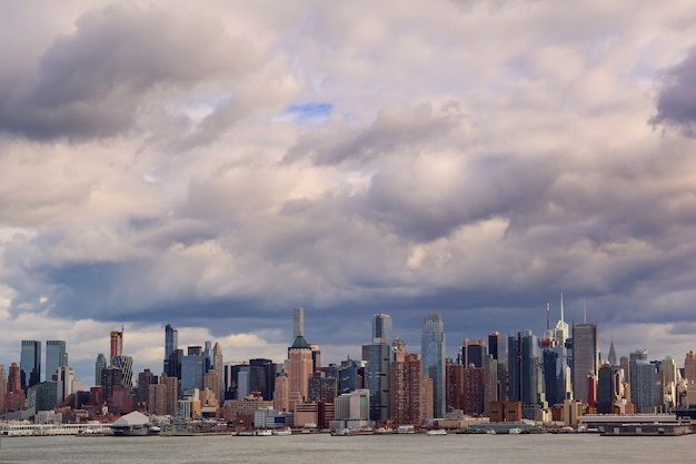 Nuvens de tempestade sobre a cidade de nova york nuvens de tempestade sobre manhattan