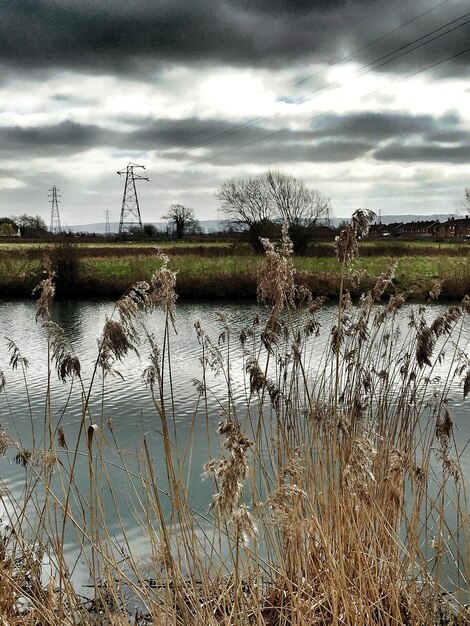 Foto nuvens de tempestade sobre gloucester e sharpness canal