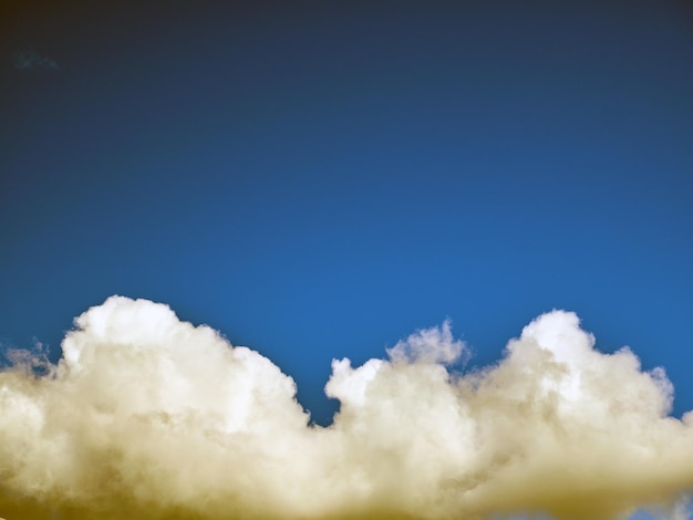 Foto nuvens de verão no fundo do céu