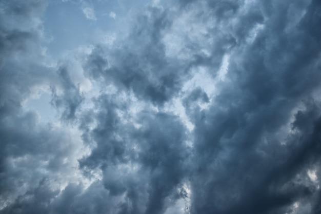 Nuvens do céu antes do temporal