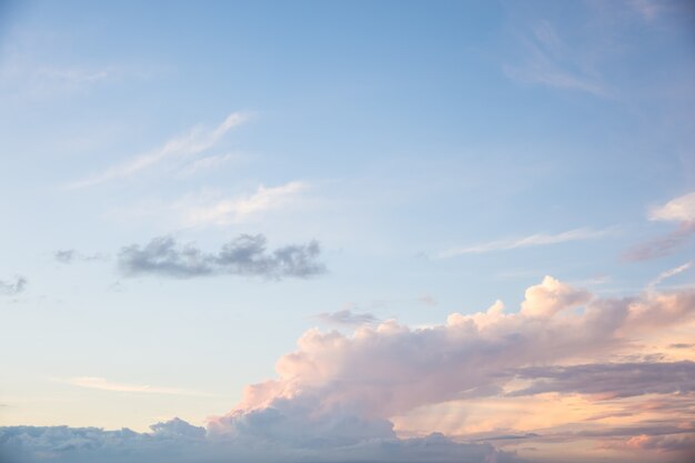 Nuvens e céu lindo