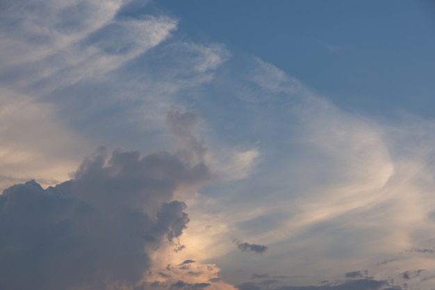 Nuvens e céu