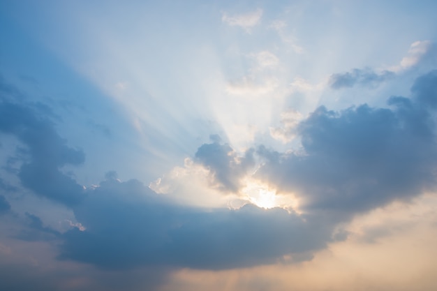 Nuvens e lindo céu