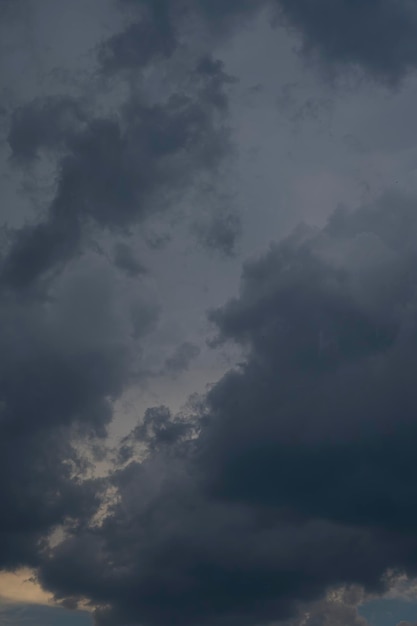 Nuvens em tempo chuvoso. céu chuvoso