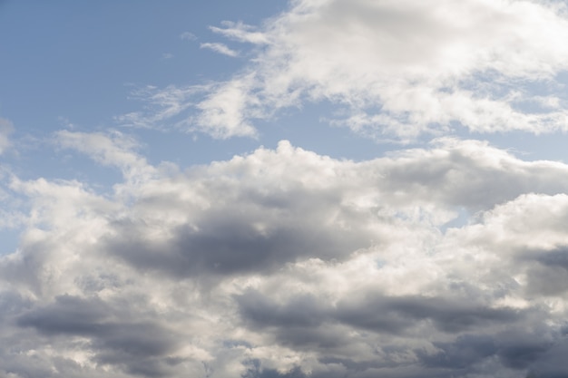 nuvens escuras antes de uma tempestade