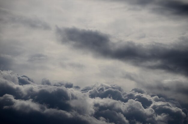 Nuvens na tempestade