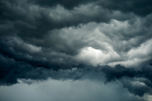 Nuvens negras na tempestade Antes da chuva forte