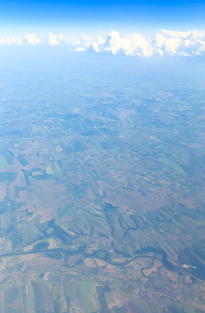 Nuvens no céu azul