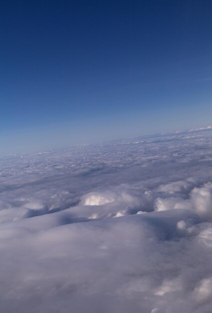 Nuvens no céu de uma visão panorâmica