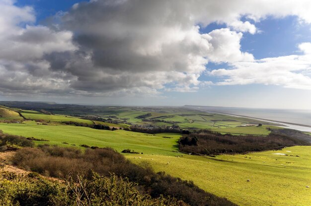 Nuvens se acumulando sobre Abbotsbury