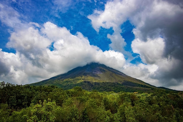 Nuvens sobre a montanha