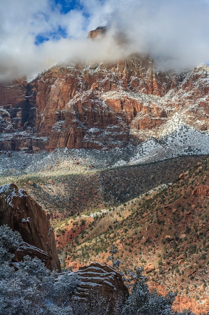 Nuvens sobre o Parque Nacional de Zion no inverno, EUA