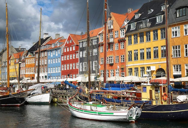 Nyhavn novo porto em Copenhaga Dinamarca