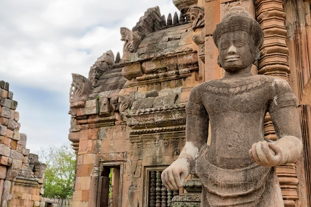 O antigo parque histórico de escultura de estuque Phanom Rung é Castle Rock arquitetura antiga cerca de mil anos atrás na província de BuriramTailândia castelo de pedra de areia no nordeste da Tailândia