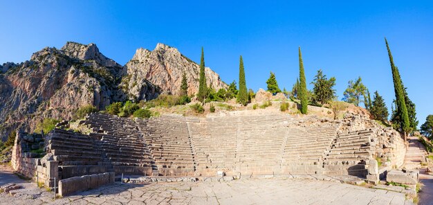 O antigo teatro de Delphi. Delphi era um importante santuário religioso da Grécia Antiga, sagrado para o deus Apolo.