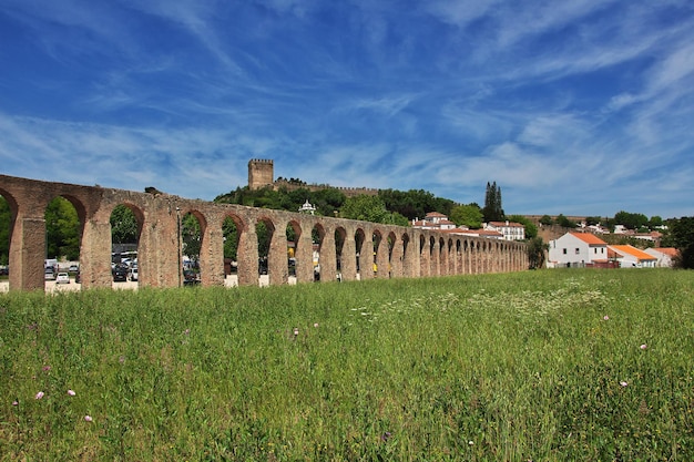 O aqueduto na cidade velha Óbidos Portugal