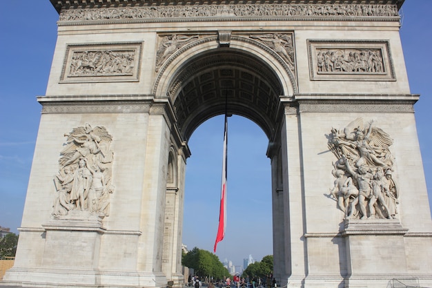 O arco da vitória em Paris, França