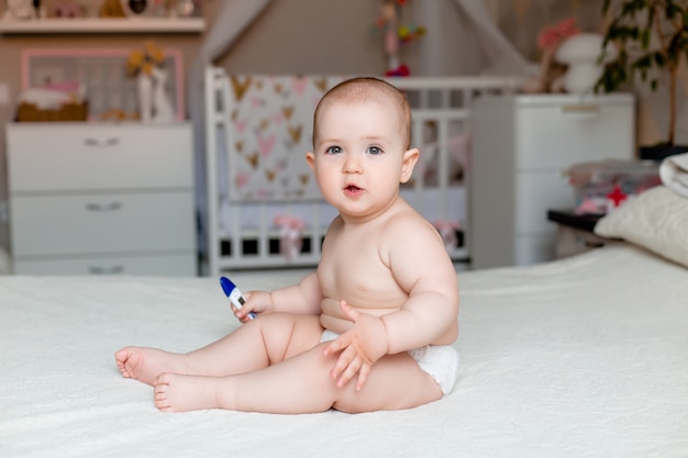 O bebê mede a temperatura pela temperatura do eleitorado. saúde da criança