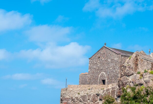 O belo beco da cidade velha de castelsardo