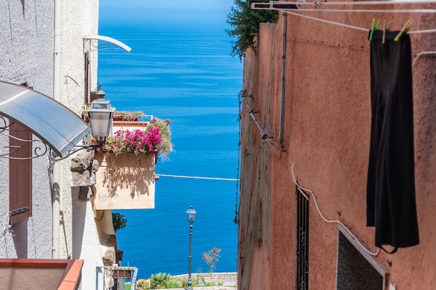 O belo beco da cidade velha de castelsardo