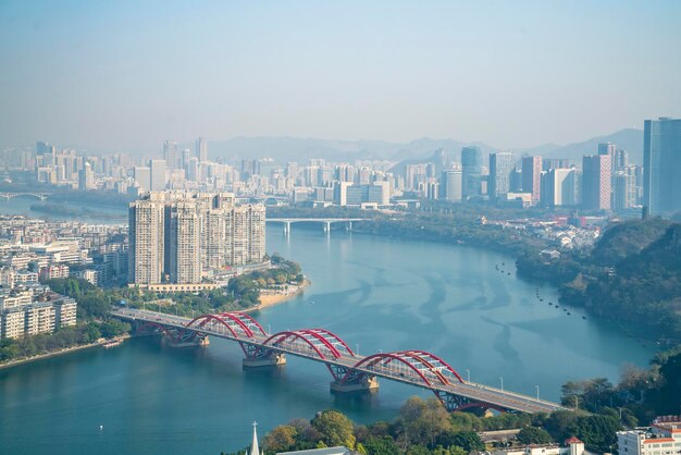 O belo horizonte da cidade de Liuzhou em Guangxi China