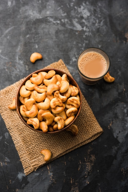 O biscoito em formato de caju ou Kaju era popular na infância, fica melhor com chá quente