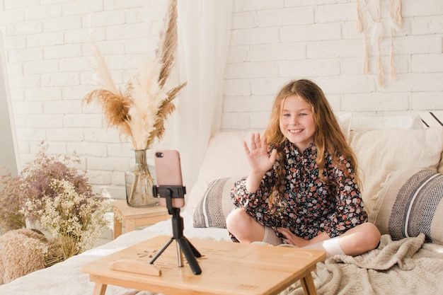 O blogueiro da menina grava um vídeo