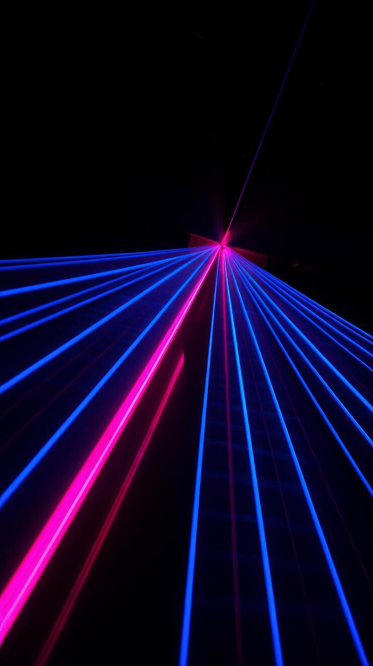 Foto o brilho colorido da luz laser na sala escura gerado pelo ai