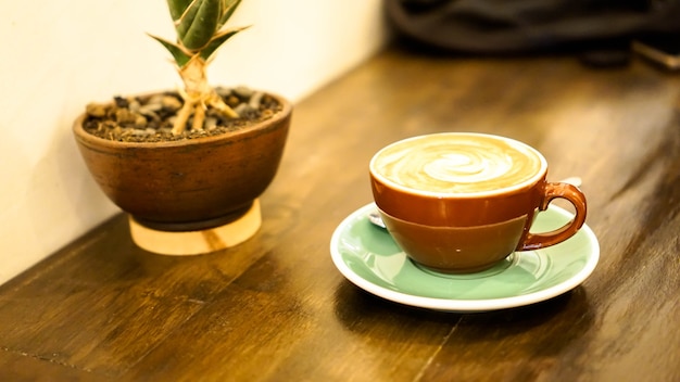 O café com leite é uma bebida à base de café feita principalmente de café expresso e leite cozido no vapor