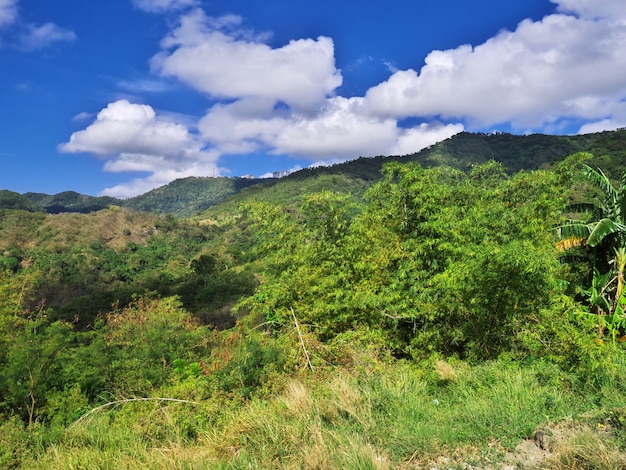 O caminho para o vulcão Taal, Filipinas