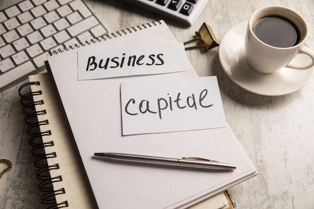 O capital empresarial é escrito no papel