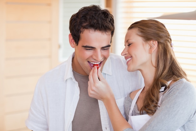 O casal gosta de cozinhar juntos