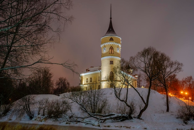 O castelo Mariental BIP Fortaleza na noite de inverno Pavlovsk São Petersburgo Rússia