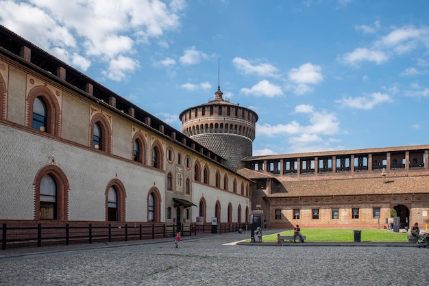 O Castelo Sforza Castello Sforzesco em Milão Itália