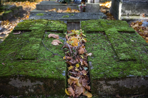 O Cemitério PereLachaise é o maior cemitério de Paris e um dos mais famosos do mundo