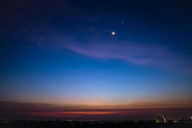 O céu à noite