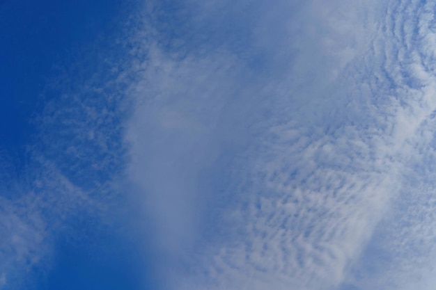 Foto o céu está claro e visível