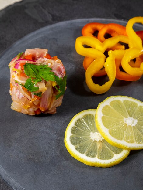 O ceviche peruano é um prato tradicional consumido no Peru. O método de preparo é diferente de outros locais, utilizando limão, peixe, batata, cebola, alga, milho, pimentão, gengibre, leite, batata doce.