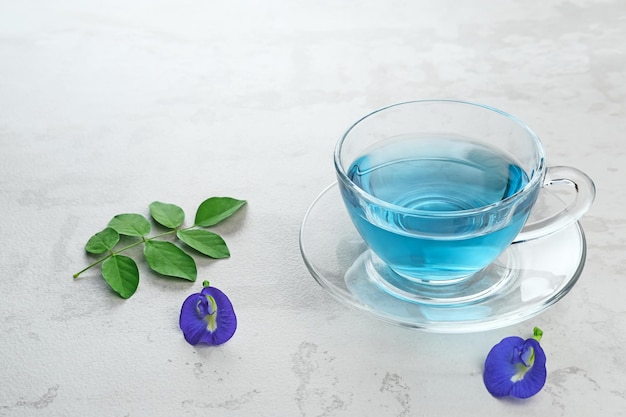 O chá de flores Teh Telang Butterfly é um chá de ervas feito a partir da infusão da flor Clitoria ternatea