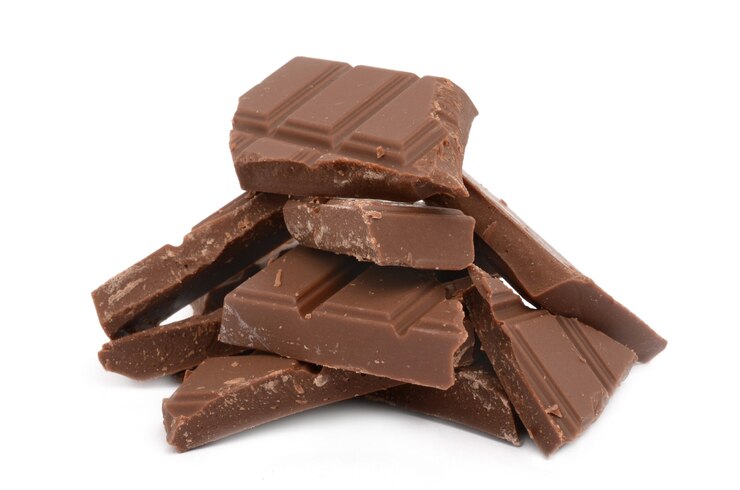 Foto o chocolate mais saboroso isolado em uma superfície branca