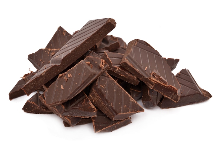 Foto o chocolate mais saboroso isolado em uma superfície branca