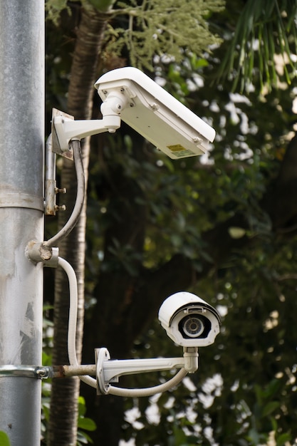 Foto o circuito fechado de televisão no lampost.