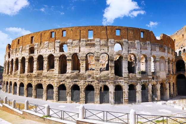 O coliseu, o marco mundialmente famoso em roma, itália.