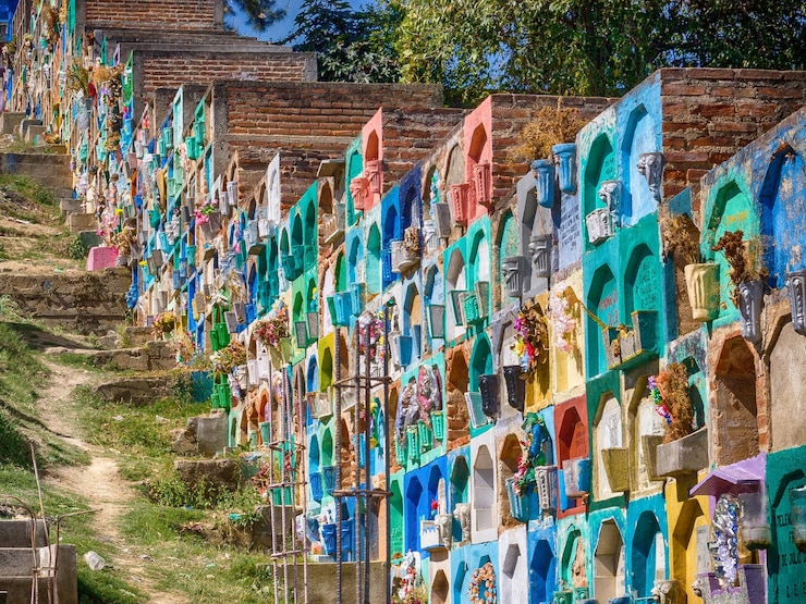Foto o colorido cemitério de ciudad vieja, na guatemala